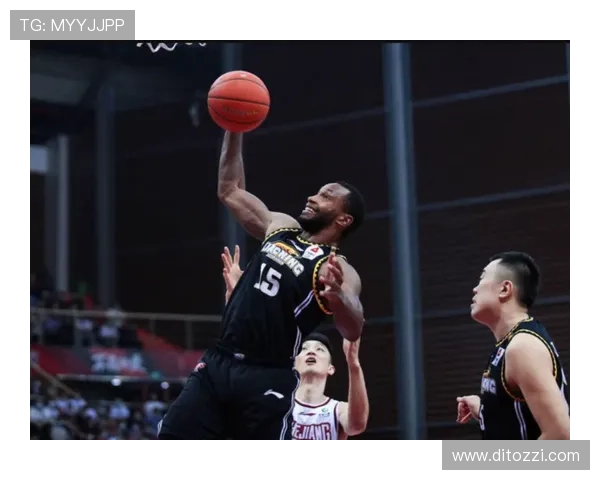 拜仁慕尼黑防守体系漏洞频出，球队稳定性面临考验，表现逐步受到制约。