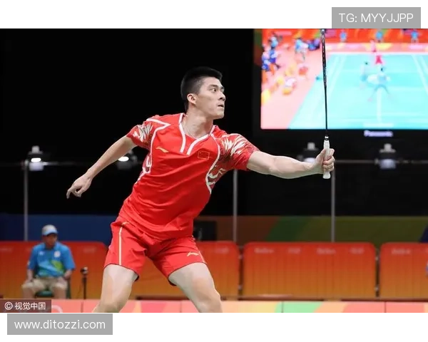 傅海峰真是累觉不爱了，打完比赛回家连沙发都懒得坐，直接瘫倒那堆名表旁边了